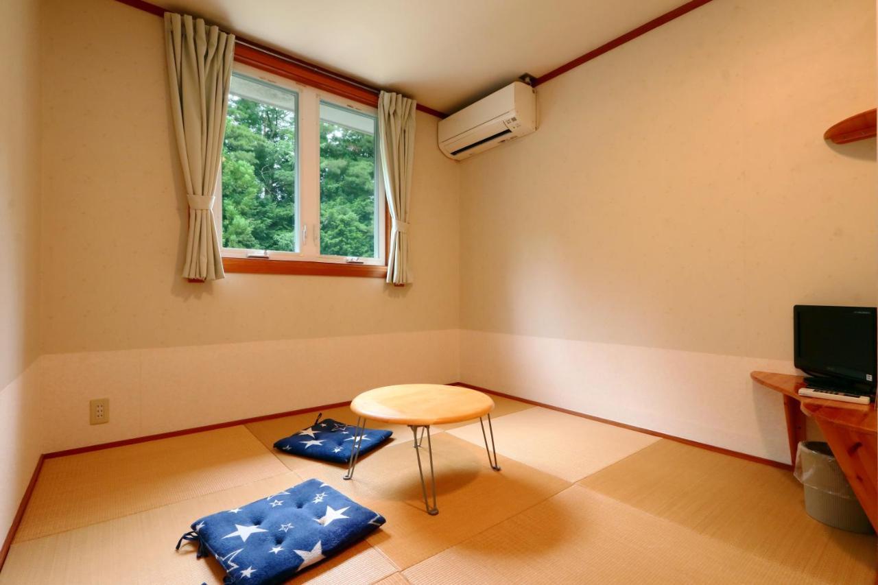 Family Pension Crayon Fujikawaguchiko Exterior foto