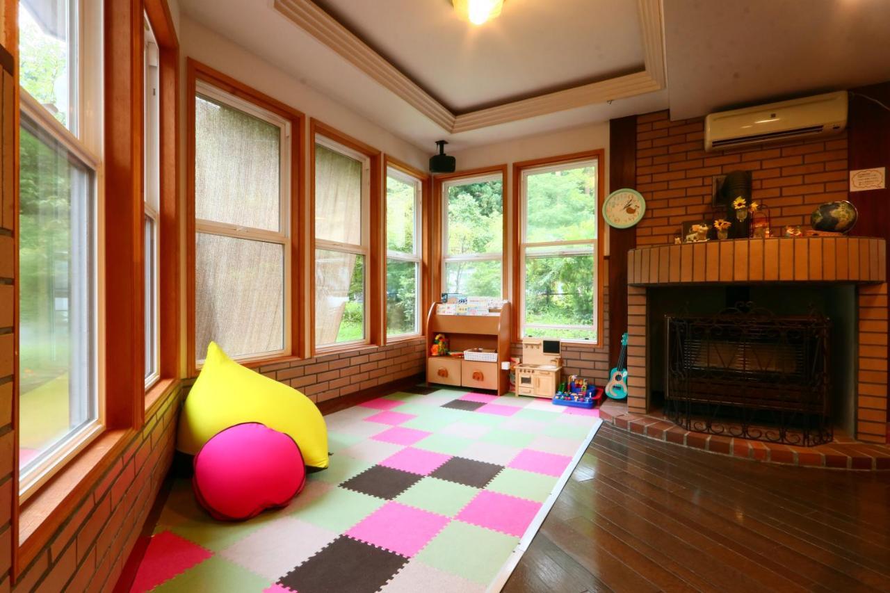 Family Pension Crayon Fujikawaguchiko Exterior foto
