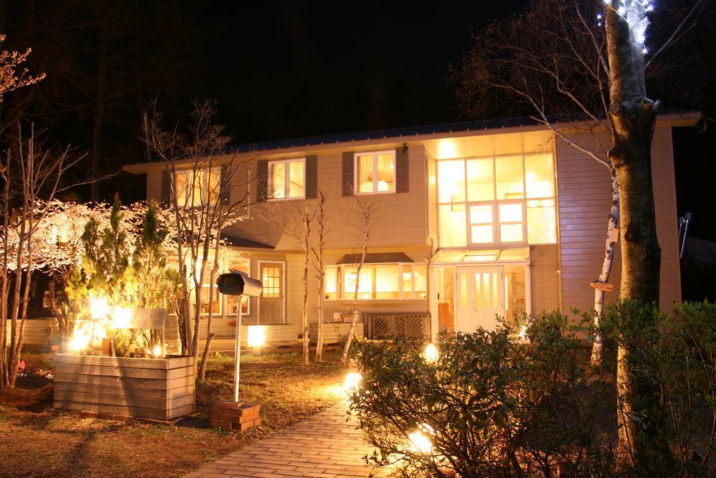 Family Pension Crayon Fujikawaguchiko Exterior foto