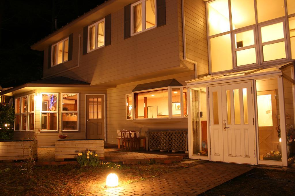 Family Pension Crayon Fujikawaguchiko Exterior foto