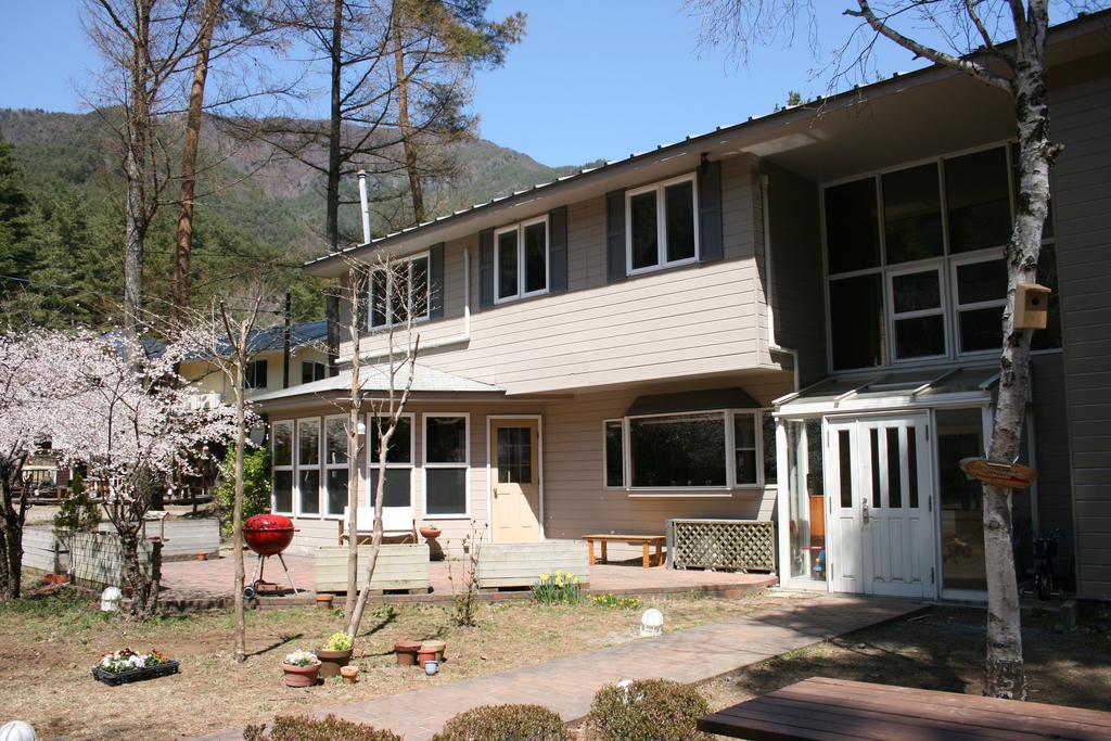 Family Pension Crayon Fujikawaguchiko Exterior foto