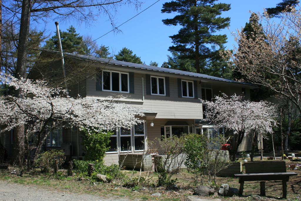 Family Pension Crayon Fujikawaguchiko Exterior foto